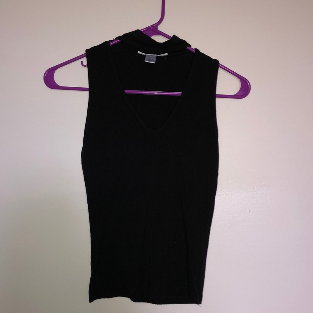 Crop top with collar
